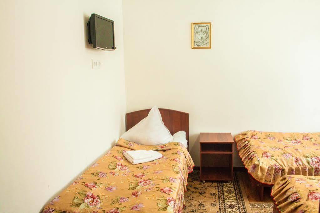 Park Hotel&Hostel Karakol Exterior photo